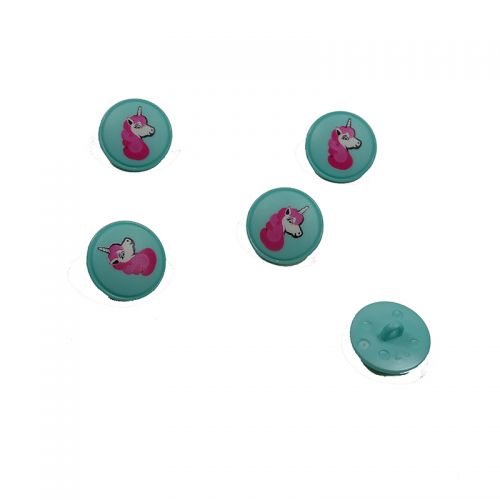 Bouton vert motif licorne 18 mm Bouton vert motif licorne 18 mm