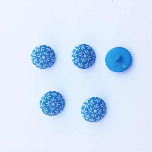 Bouton fantaisie 18 mm bleu fleur Bouton fantaisie 18 mm bleu fleur